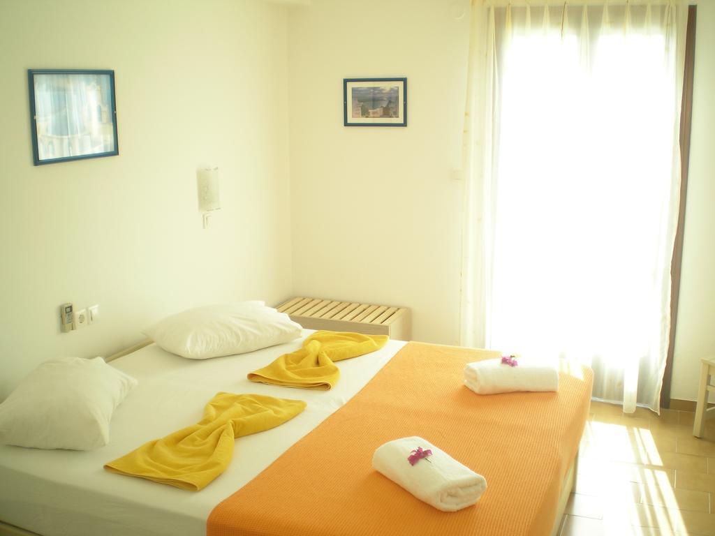 Aparthotel Golden Sun Chora Zimmer foto